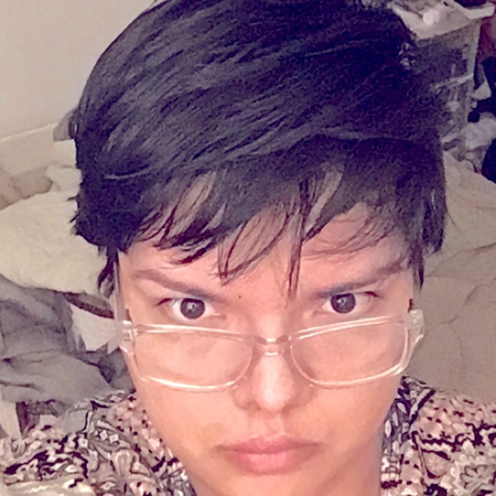 Meet your Posher, Larissa